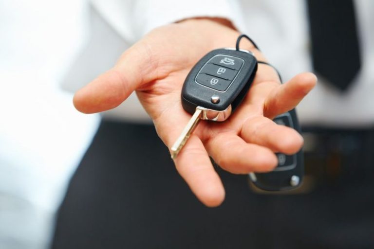Professional locksmith in Ottawa offering car key replacement services