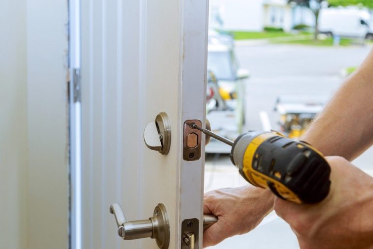 Lock installation Central Ottawa