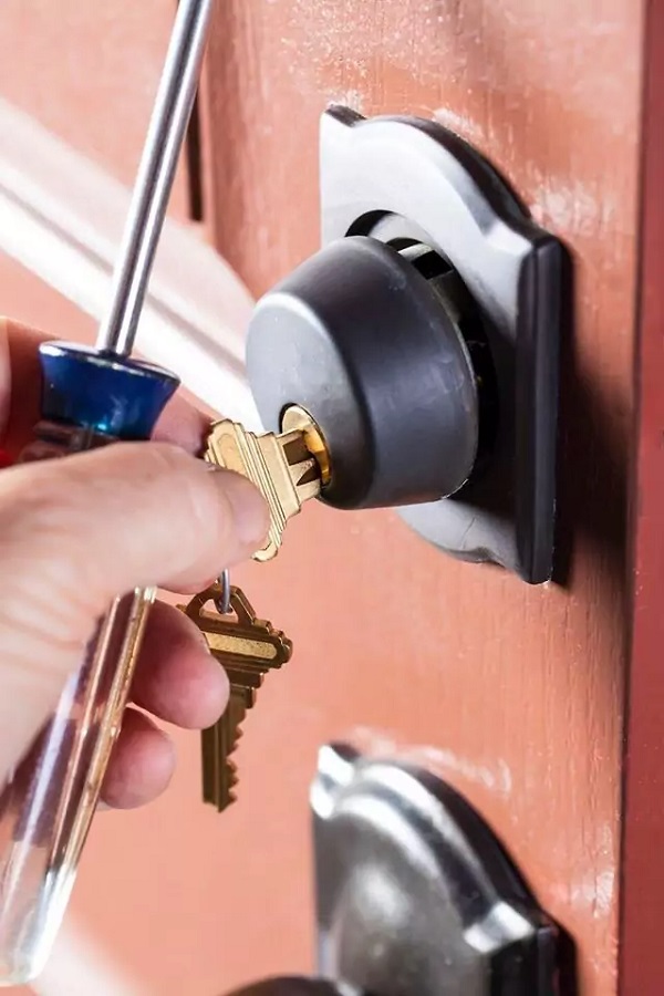 broken key extraction services in Central Ottawa