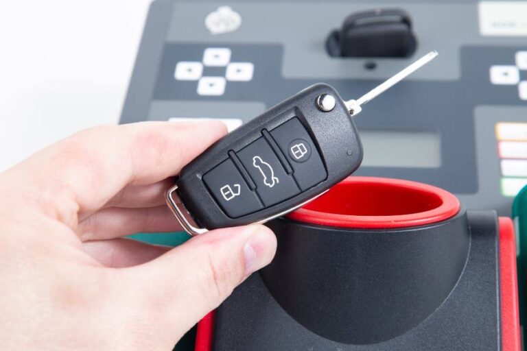 Automotive locksmith Car key programming in Downtown Ottawa