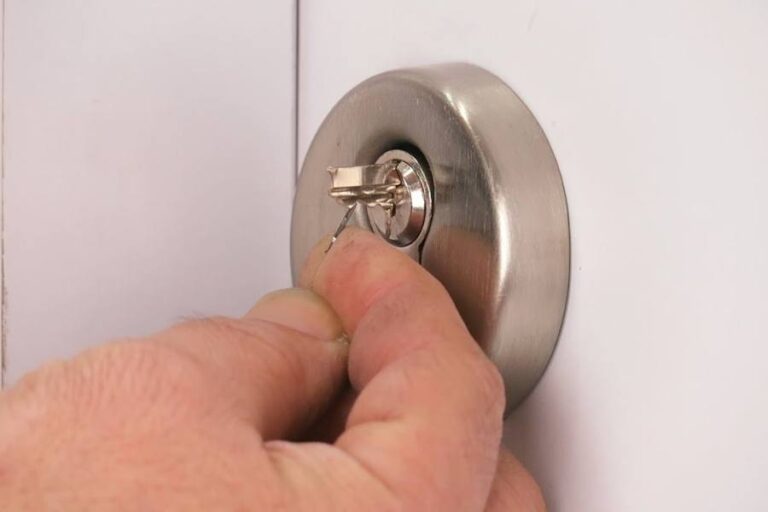 Commercial Locksmith Services in Nepean - Broken Key Extraction