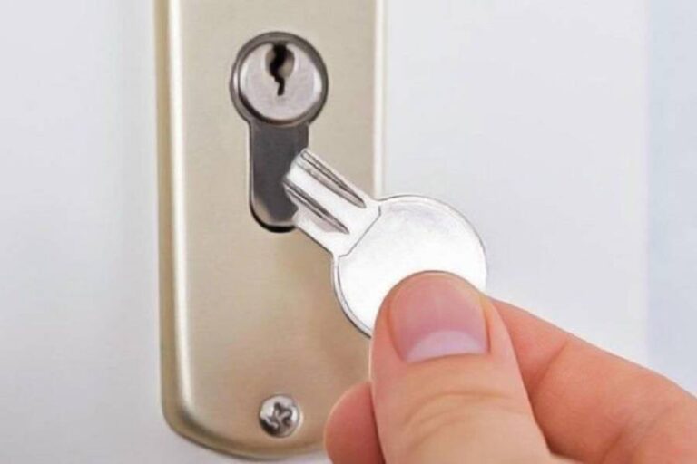 Commercial Locksmith's Broken Key Extraction Services in Stittsville