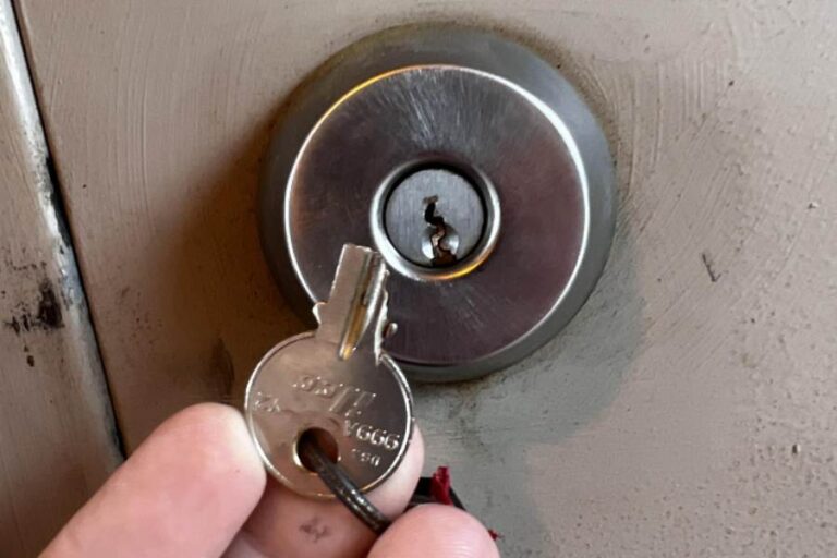 Commercial Locksmith Services in Aylmer - Broken Key Extraction