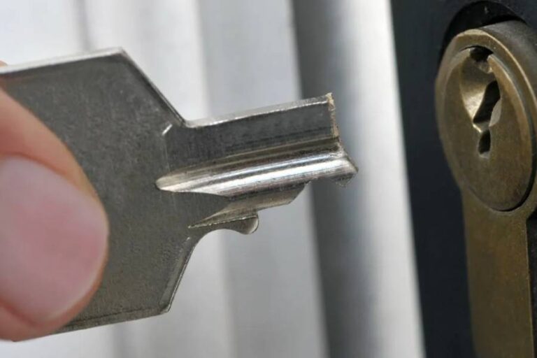 Commercial Locksmith Services in Barrhaven - Broken Key Extraction