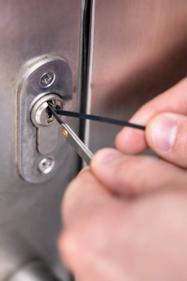 Commercial Locksmith Services in Barrhaven