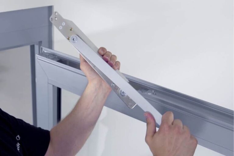 Commercial Locksmith Services in Gatineau - Door Closer