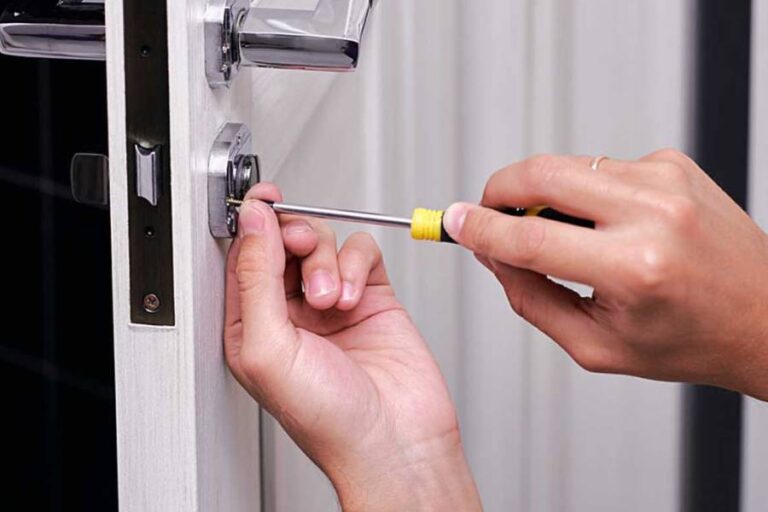 Residential Locksmith Services in Cumberland - Door Lock Repair Service