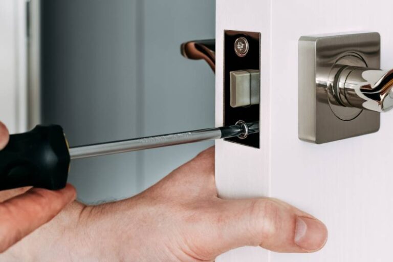 Residential Locksmith Services in Hull - Door Lock Repair