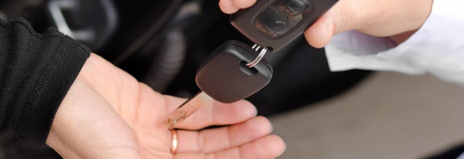 Car Key Replacement: Locksmith vs. Dealership